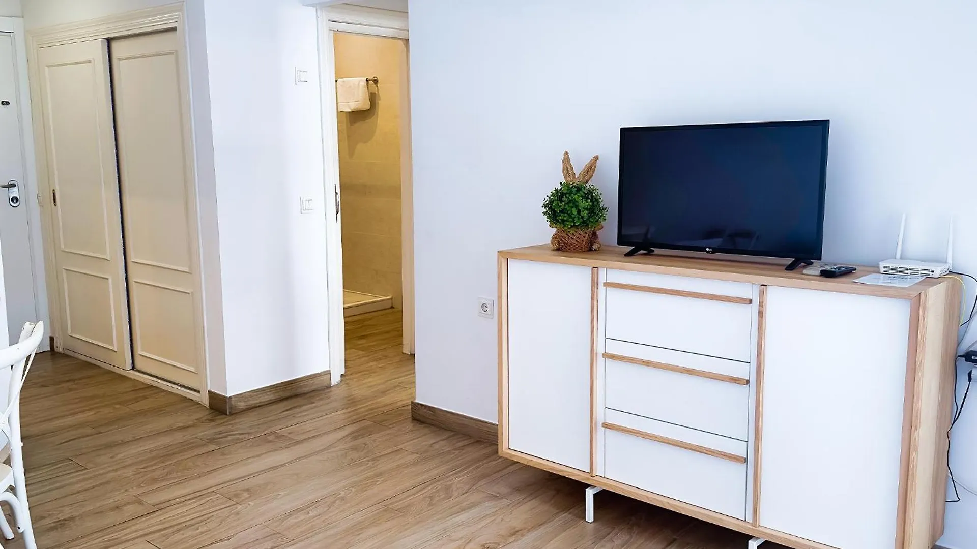 Skol 242 Excellent One Bedroom Apartment With Sea Views Marbella 0*,  Spain